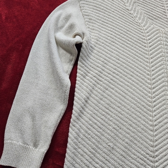 Chaps Women Large V-Neck Ivory Metallic Gold Shimmering Knit Sweater - Picture 4 of 8